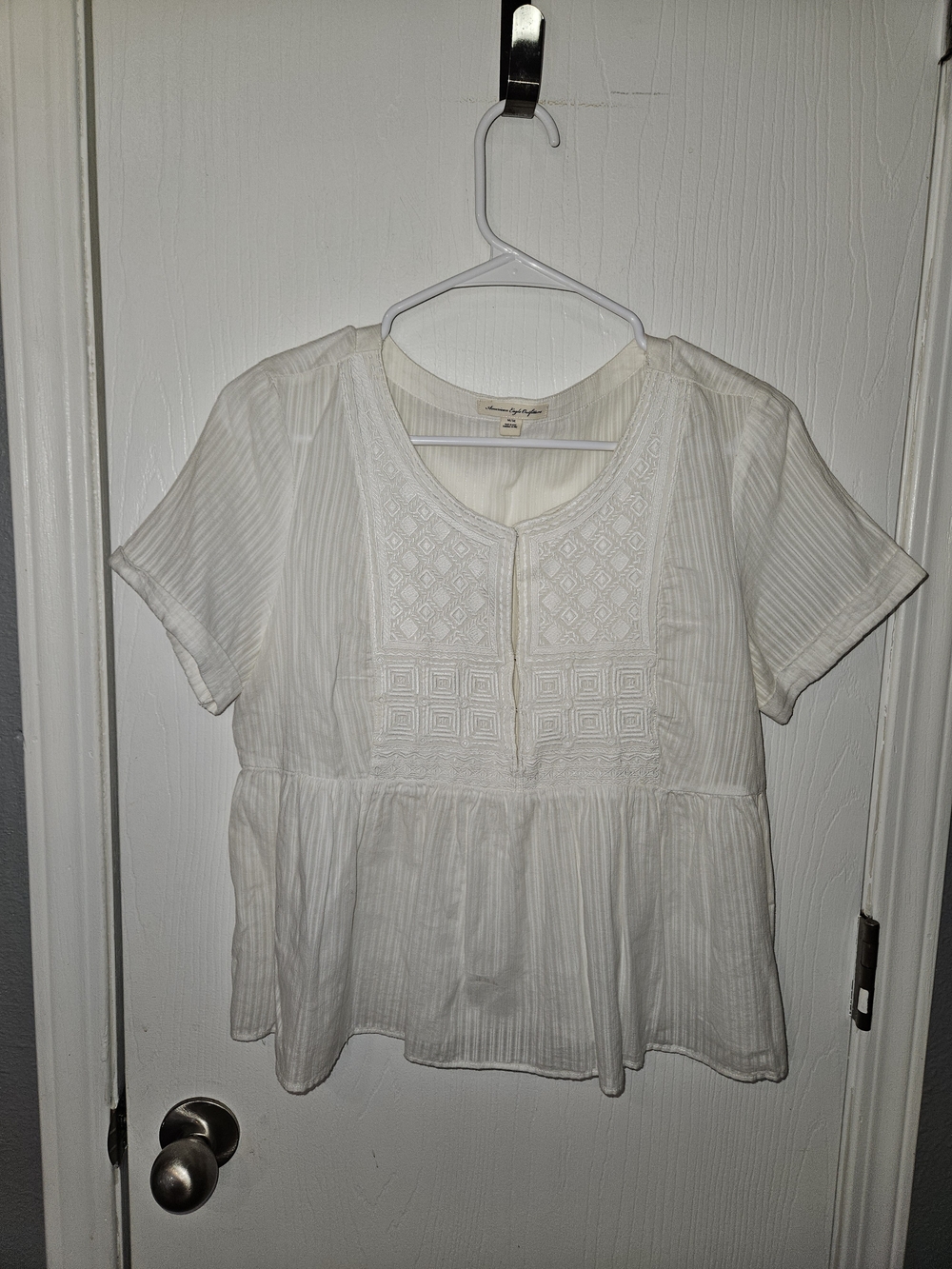 American Eagle Outfitters White Embroidered Short Sleeve Peplum Top